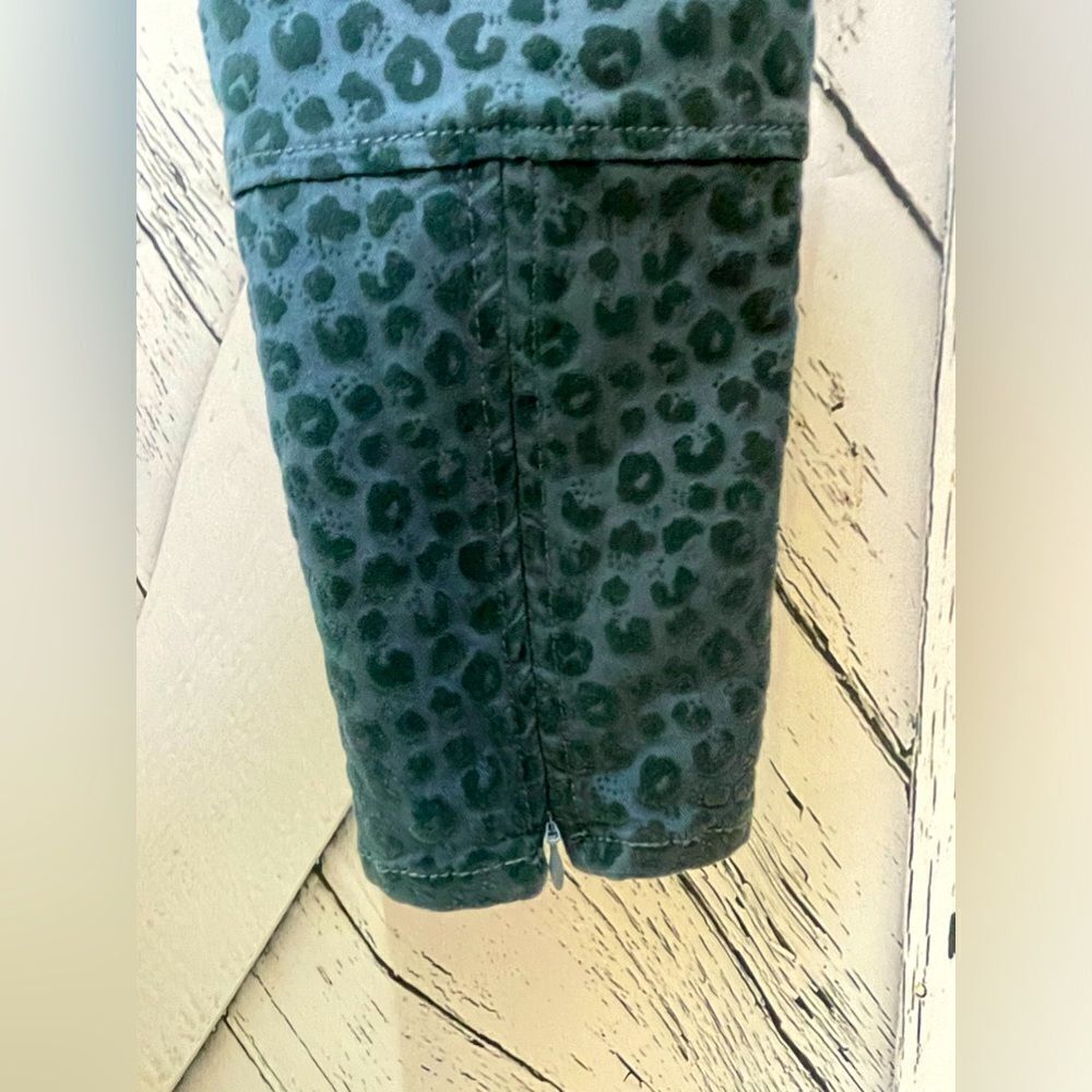 Anthropologie Pilcro Stet Flocked Velvet Leopard Print Jeans 28 - Picture 6 of 10